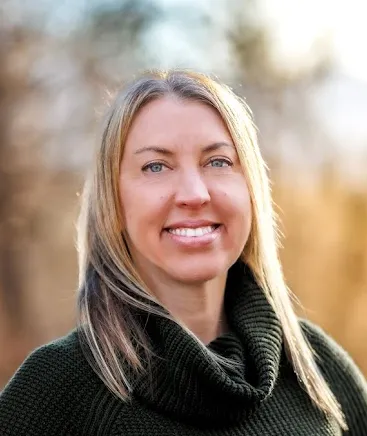 Robyn Hoelle